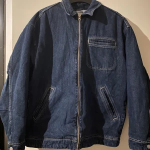 Oversize jeansjacka i carhartt stil - As snygg worker jacka från h&m 