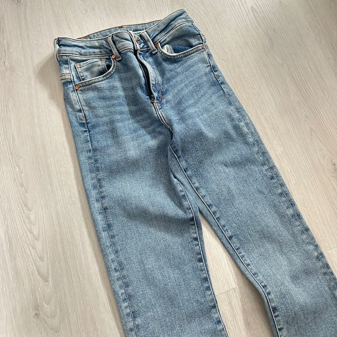 Ljusblå bootcut jeans - 1