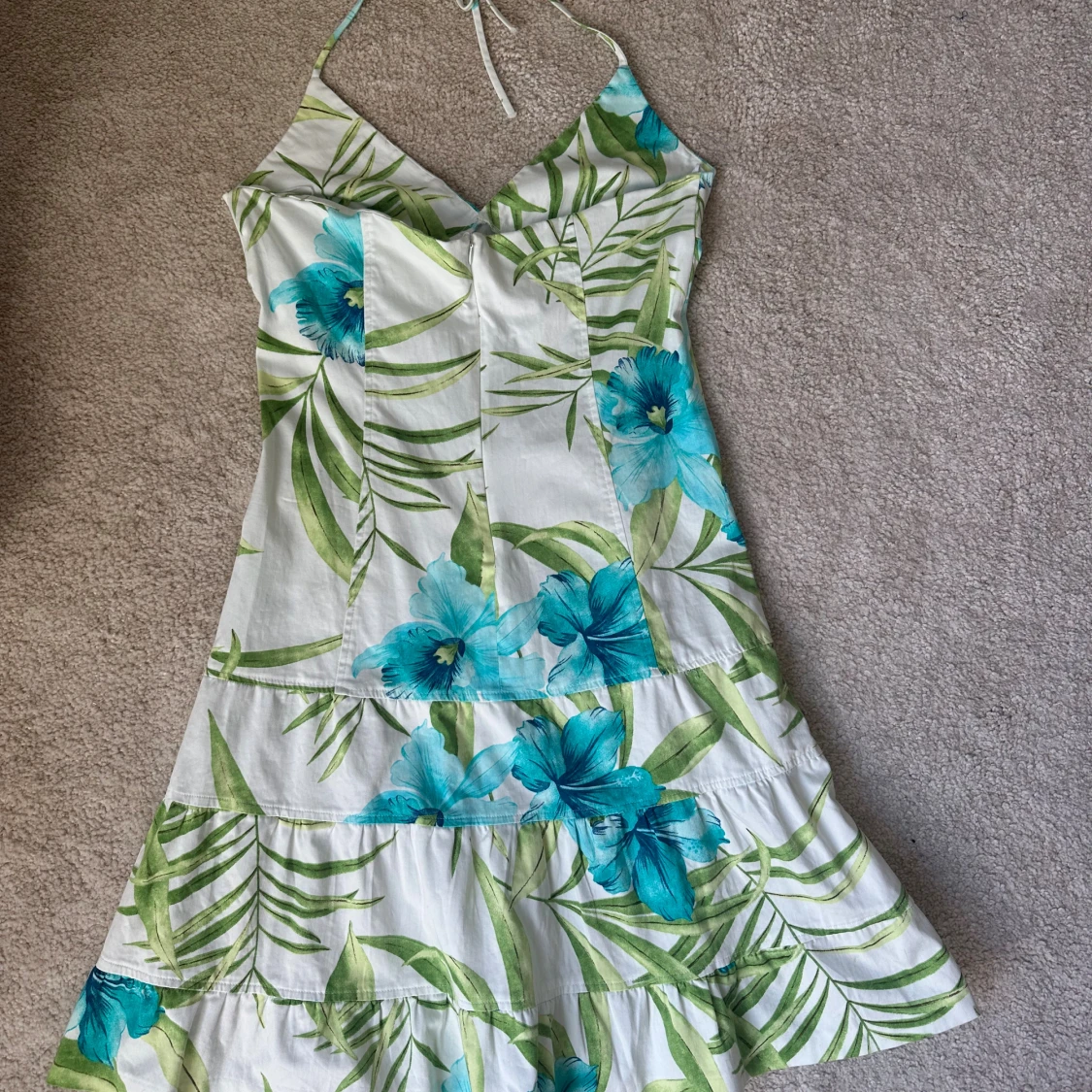 Blommig sommarklänning halterneck  - 1