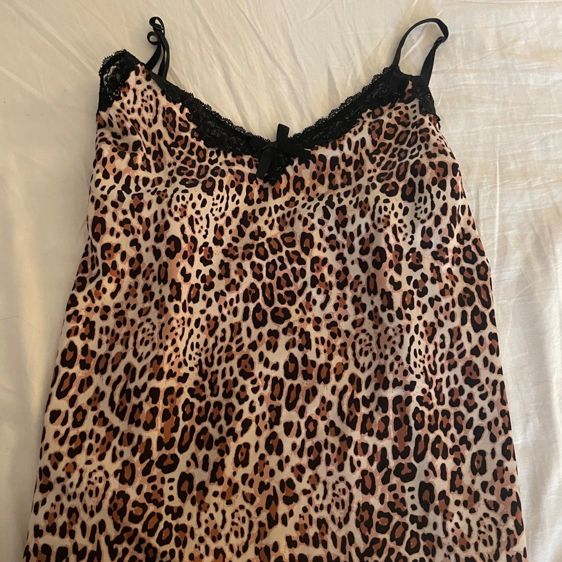 Leopardmönstrad silkes top med spets