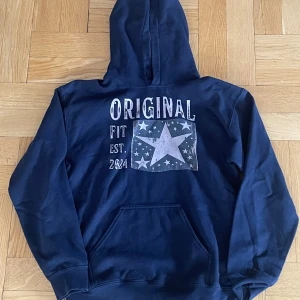 SCNDI hoodie - Säljer nu en fet scndi hoodie som köptes för några månader sen, har redan växt om den. Passar bra om du är 170-182. Pris kan diskuteras 