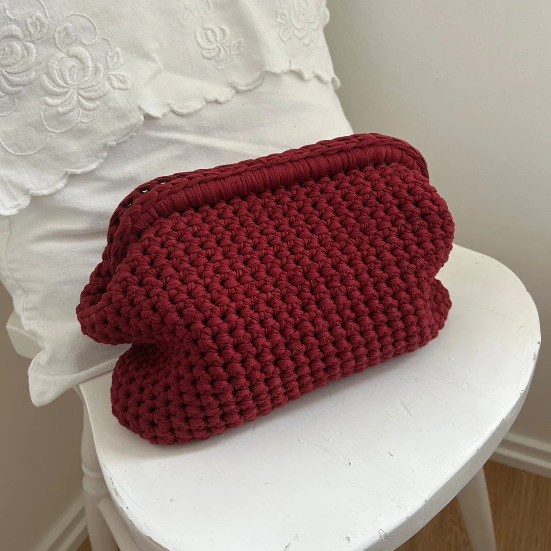 Vinröd virkad clutch väska - 4