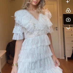 By malina studentklänning - Säljer nu min älskade by malina studentklänning! Som ny och dessutom kemtvättad. 😍Storlek S men är aningen insydd så den passar både S och XS. Men kan tas bort om man vill ❤️kan gå ner i pris vid snabb affär 
