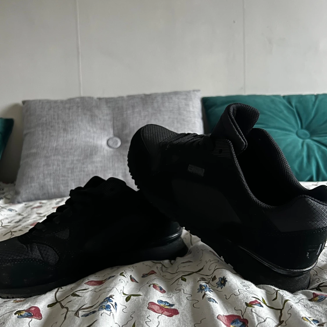 Svarta sneakers från FILA, storlek 42 (använd 1 gång - 1