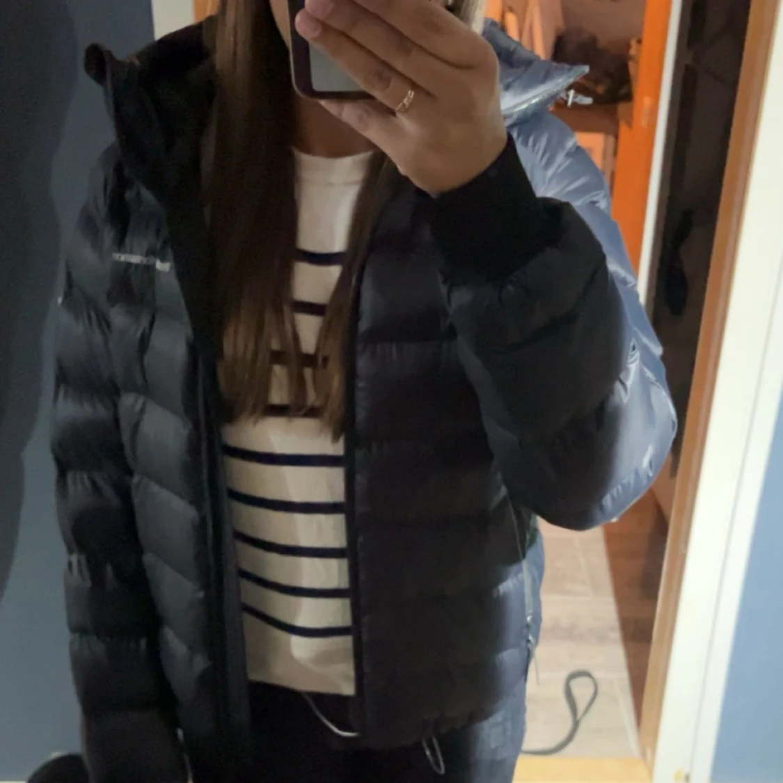 Mörkblå  dunjacka från Peak Performance - 1