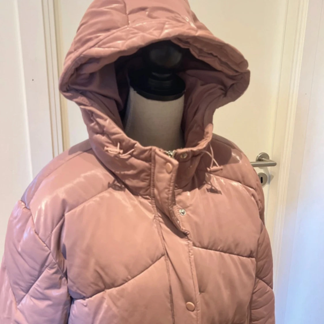 Rosa pufferjacka med huva - 1