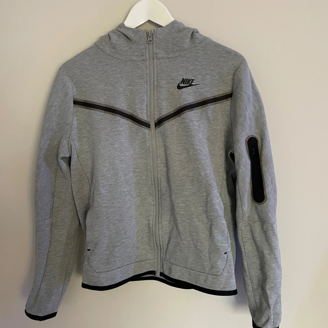 Grå nine track suit