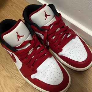 Jordan Air Low1 - Jättefina jordans som tyvvär aldrig kommer till användning,använd 2-3gånger och är i nyskick