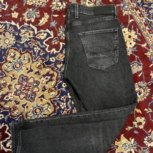 Jack and Jones jeans  - Jack and Jones köpta för 1000 säljer snabb affär 420 knappt använda, strl 33/32 