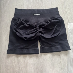 Dfyne shorts  - Från samma leverantör som dfyne beställer ifrån, saknar endasy loggorna på insidan, ingen skillnad annars