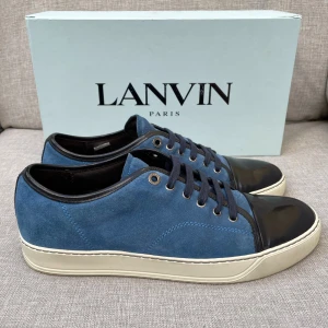 Lanvin skor  - Hej! Säljer nu dessa sjukt snygga lanvin skor. Skorna är i toppskick! Har begränsat antal boxar och dustbag. Hör av dig vid frågor. 