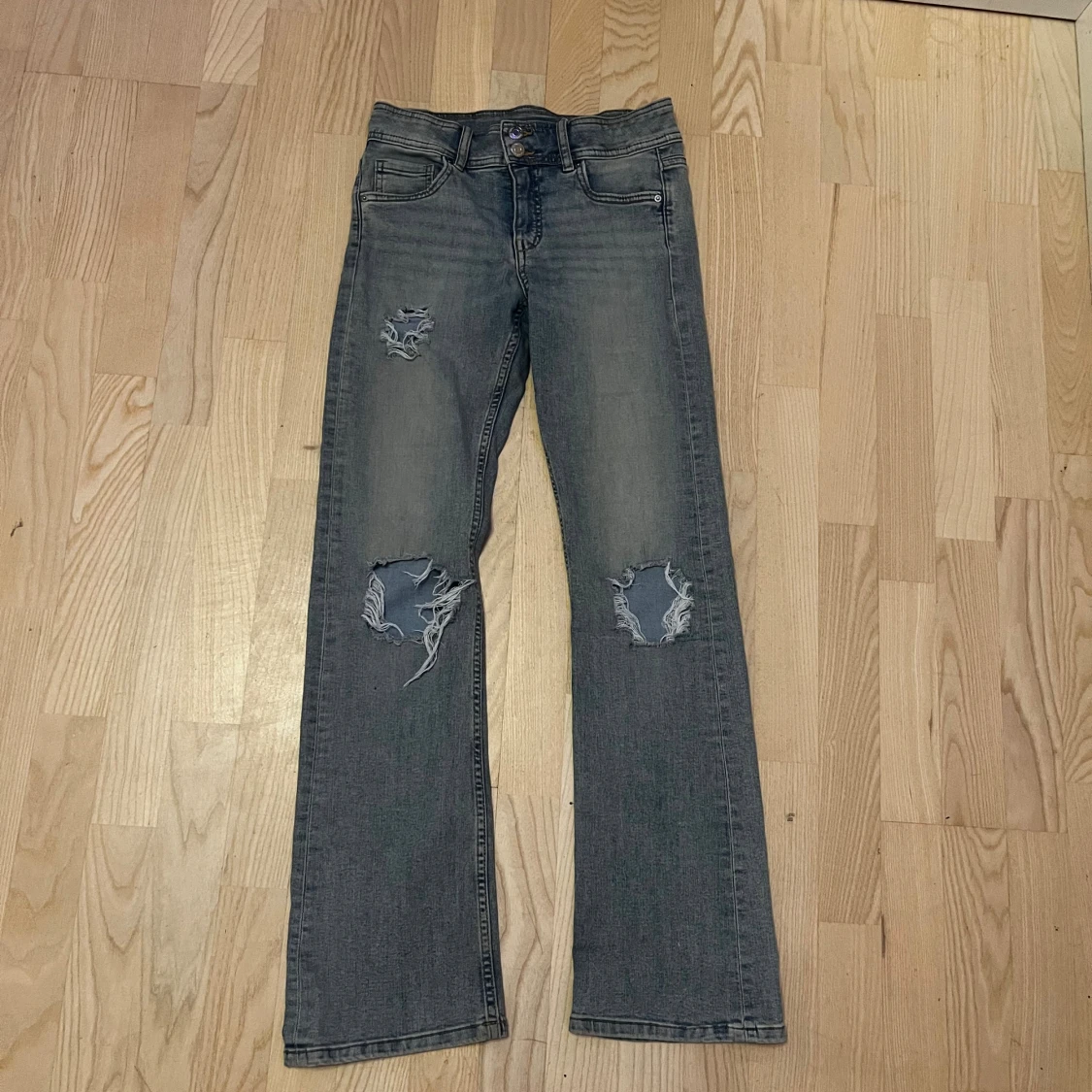 Blå bootcut jeans från Kappahl