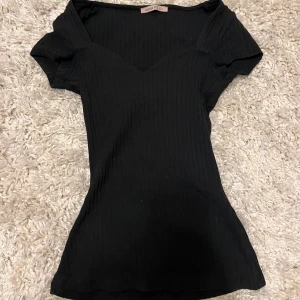 Snygg topp - Säljer denna snygga topp från Anna field❤️