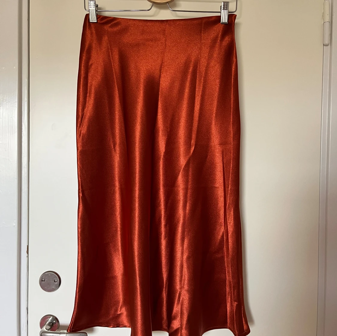 Rostfärgad/oreange satinkjol 