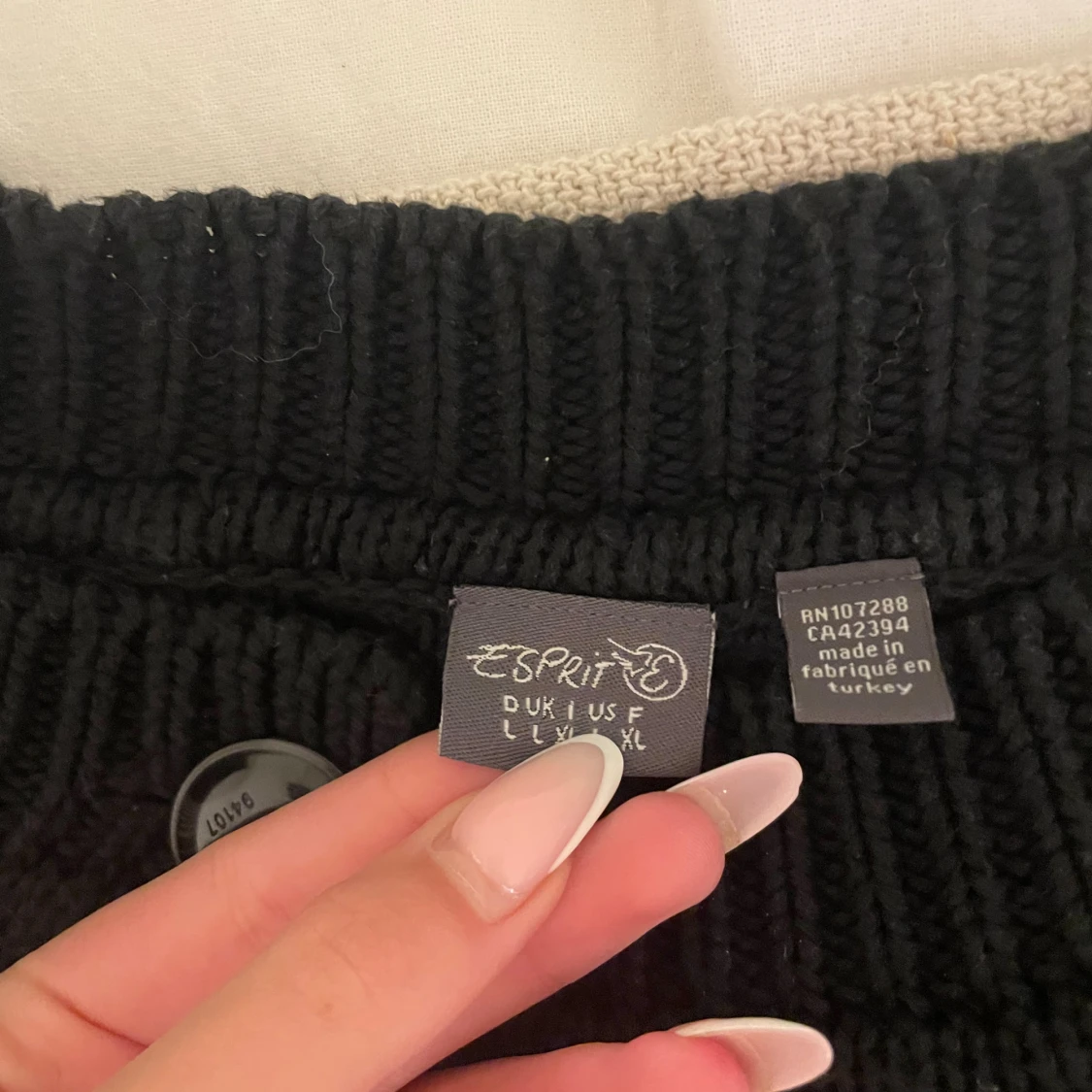 Svart stickad kofta från Esprit - 2