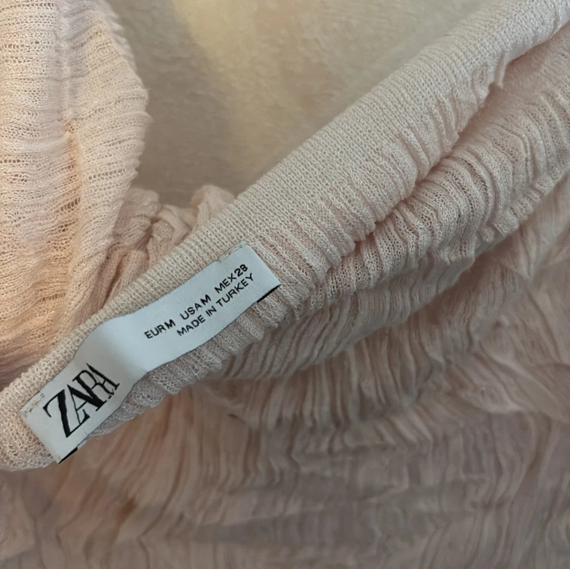 Ljusrosa offshoulder blus från Zara. - 1