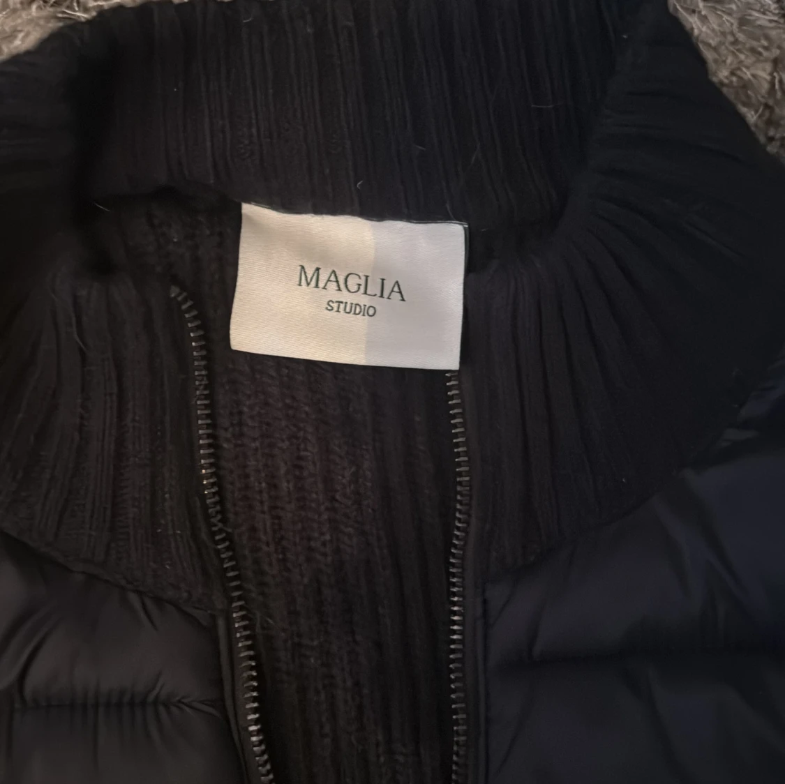 Svart quiltad pufferjacka Maglia Studio - 1