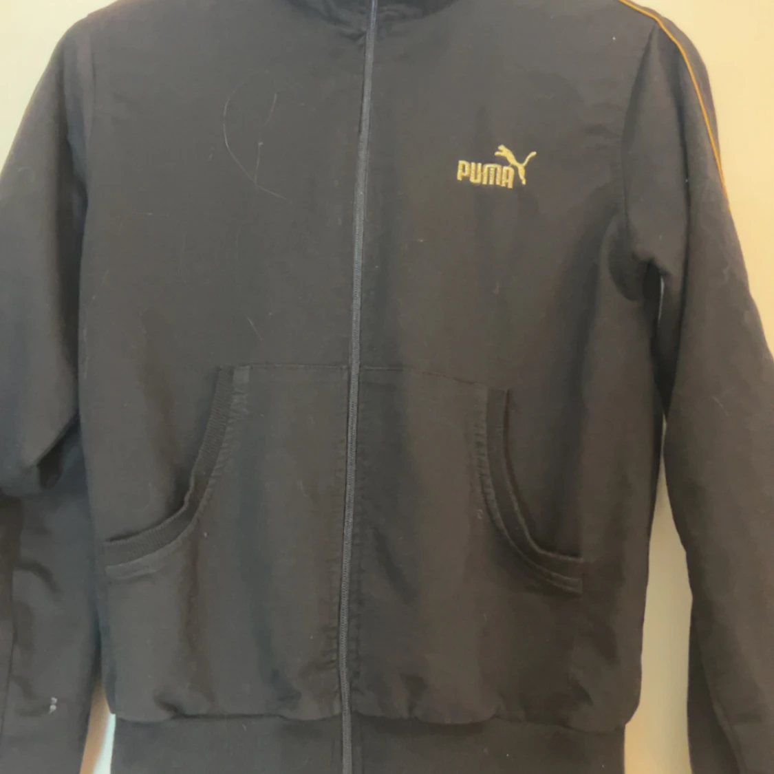 Svart Puma bomber/tränings jacka med guld