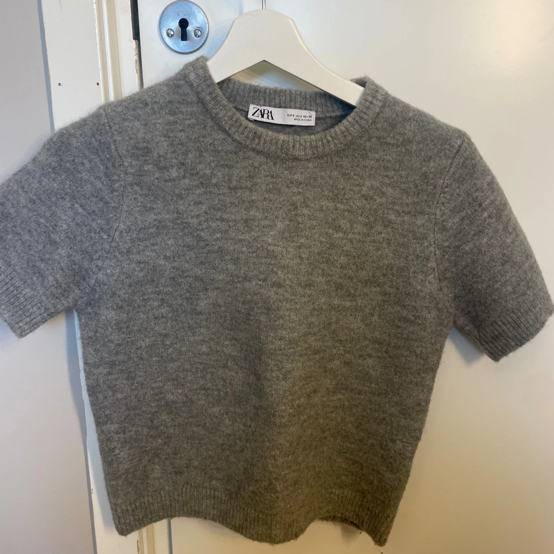 Grå stickad tröja från Zara - 1
