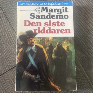 Den siste riddaren - Upptäck del 14 i den populära serien Sagan om Isfolket! Följ Tristan Paladin, den känsligaste och olyckligaste av Isfolkets män, i en berättelse fylld av mystik, riddare och mörka hemligheter. Perfekt för dig som gillar spänning och episka äventyr.