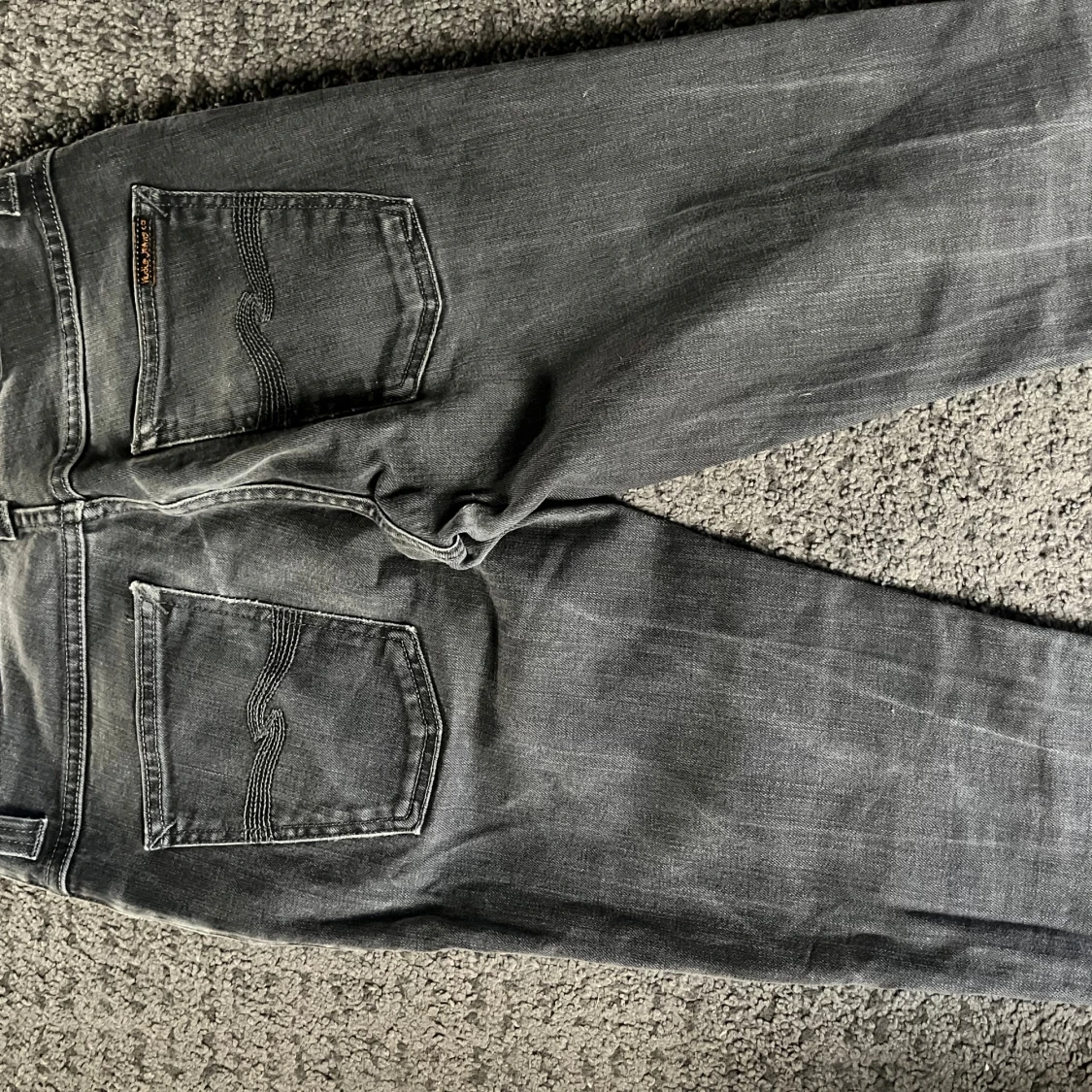 Grå jeans från Nudie Jeans