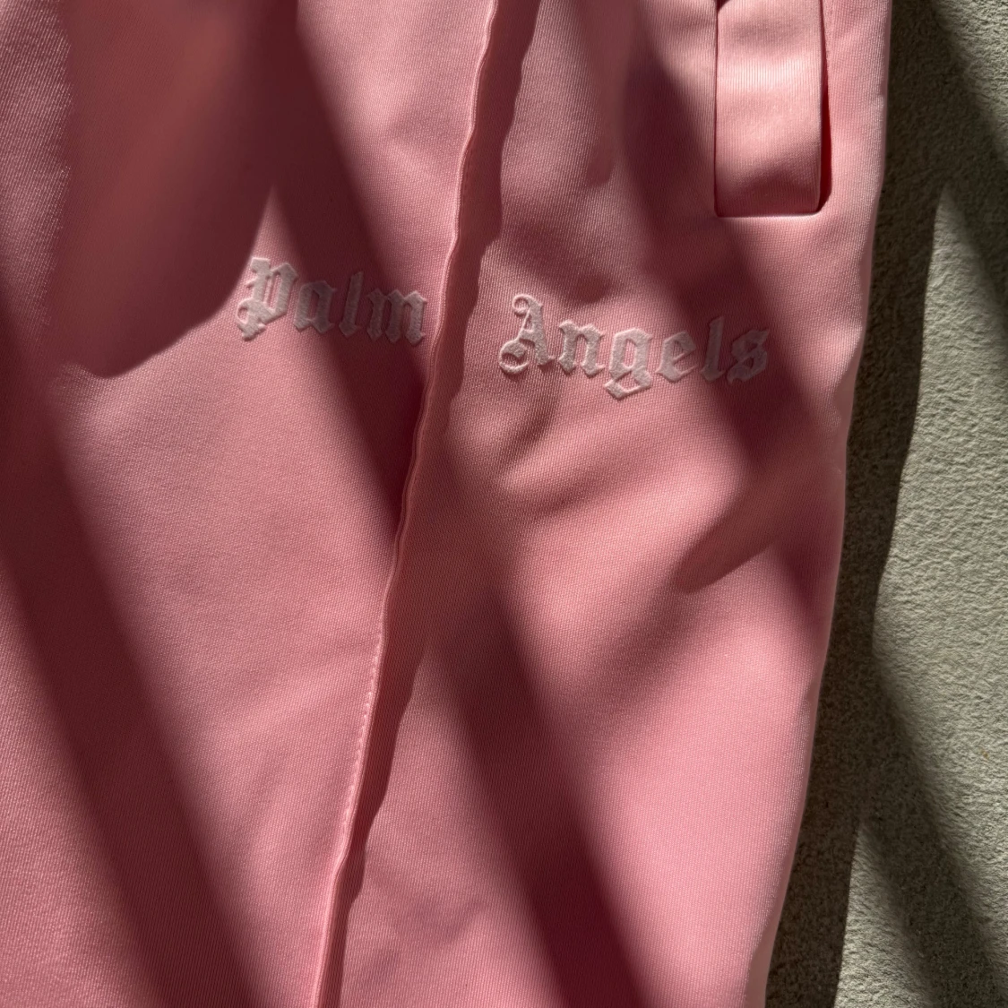 Palm Angels rosa shorts med vita ränder - 1