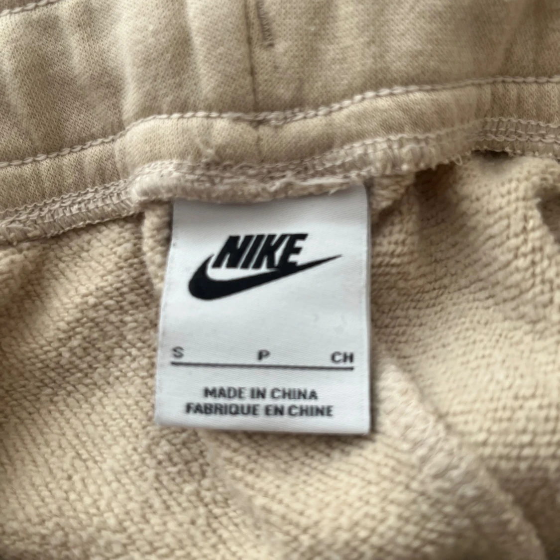 Beige mjukisbyxor från Nike - 2