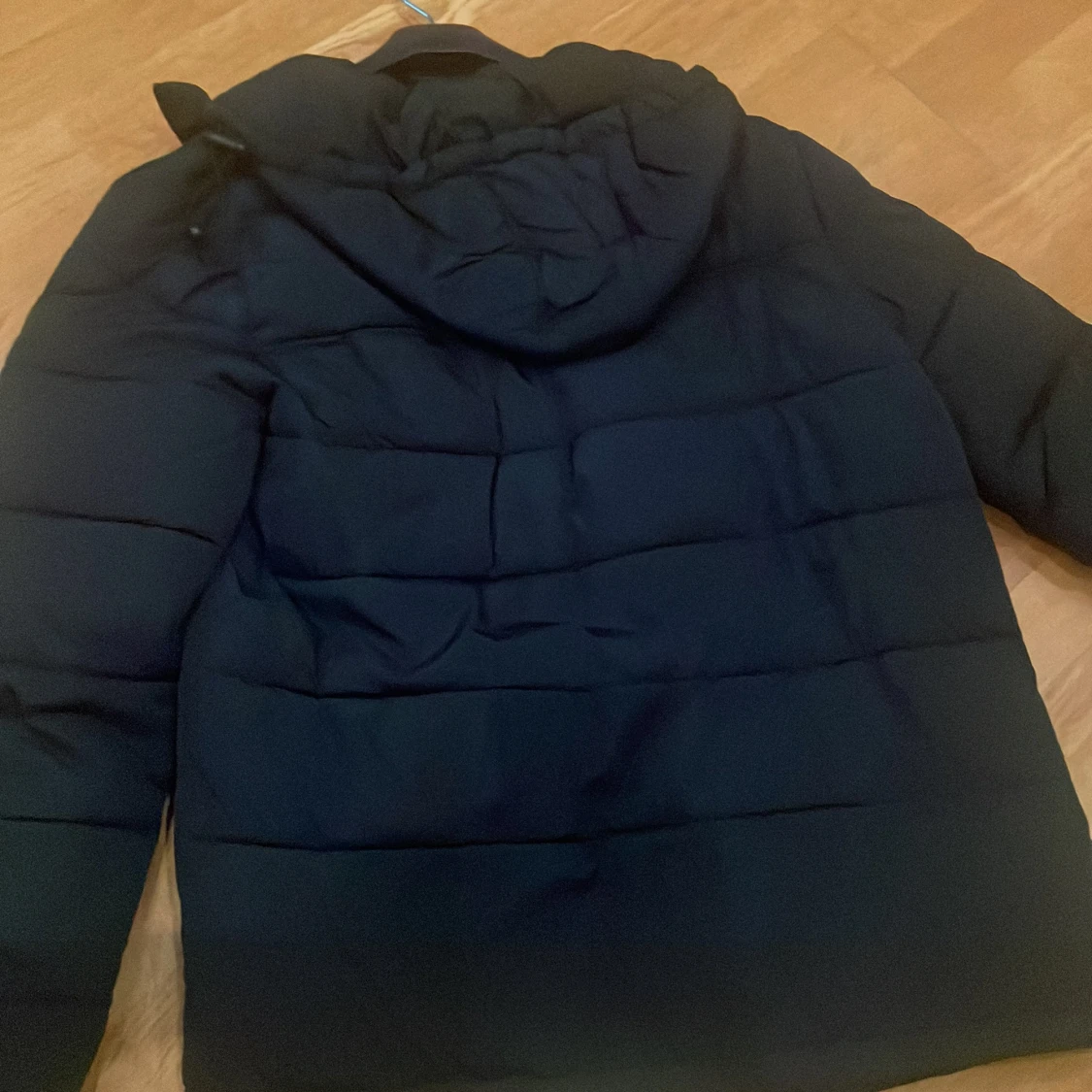 Svart pufferjacka från Lyle & Scott - 1