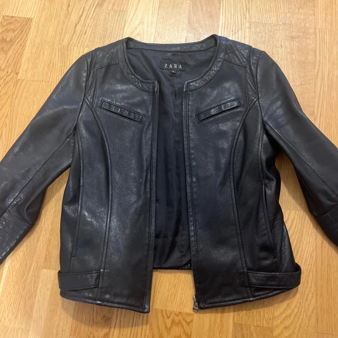 Svart vintage skinnjacka från Zara - 3