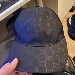 Gucci keps (äkta) - Säljer den för att den inte kommer tillbaka användning så den inte passar min still.