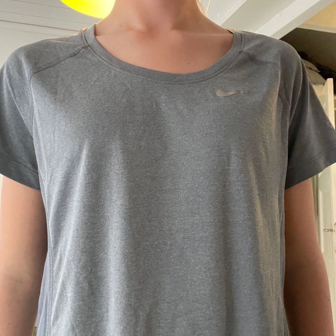 Grå Nike Dri-Fit t-shirt