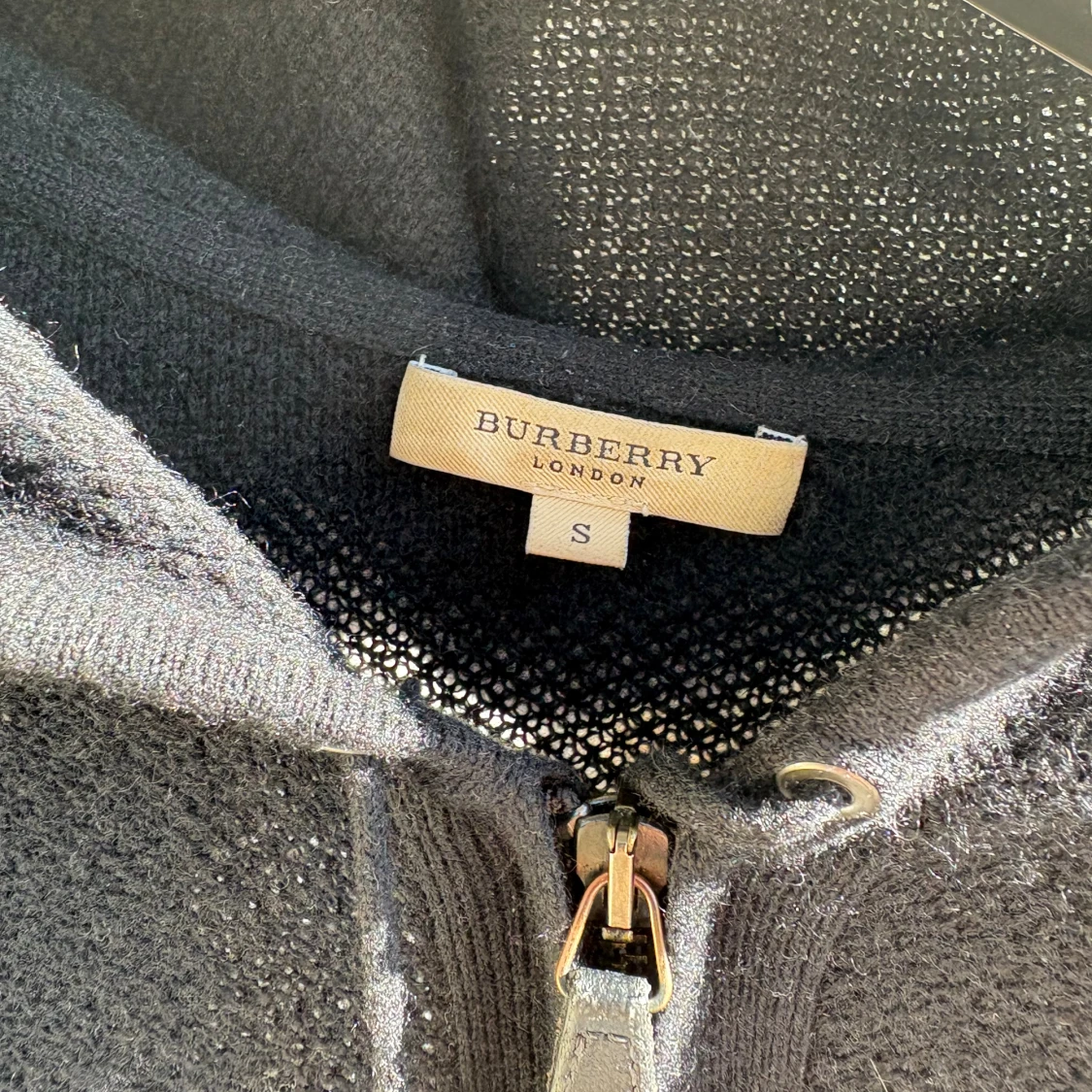 Svart hoodie från Burberry i ull - 1