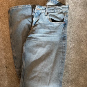 Straight low jeans - används ej .