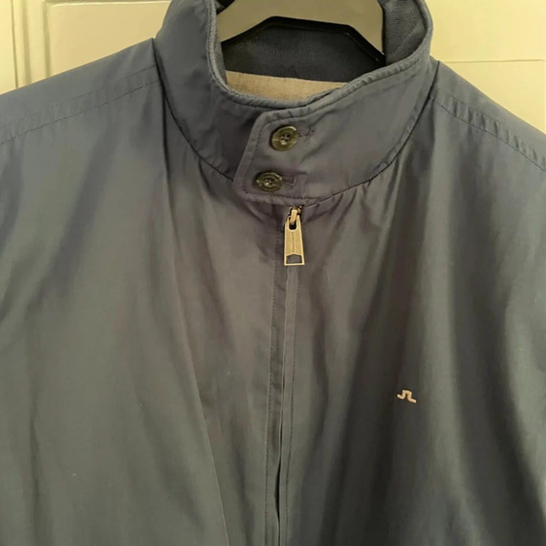 Marinblå windbreaker från J.Lindeberg - 3