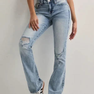 True religion jeans - Becca midrise bootcut jeans från True Religion. Köpta på Nellys hemsida💗 Säljs pga för långa (jag är 160 cm) Egna bilder skickas om så önskas. Använda 1 gång💗