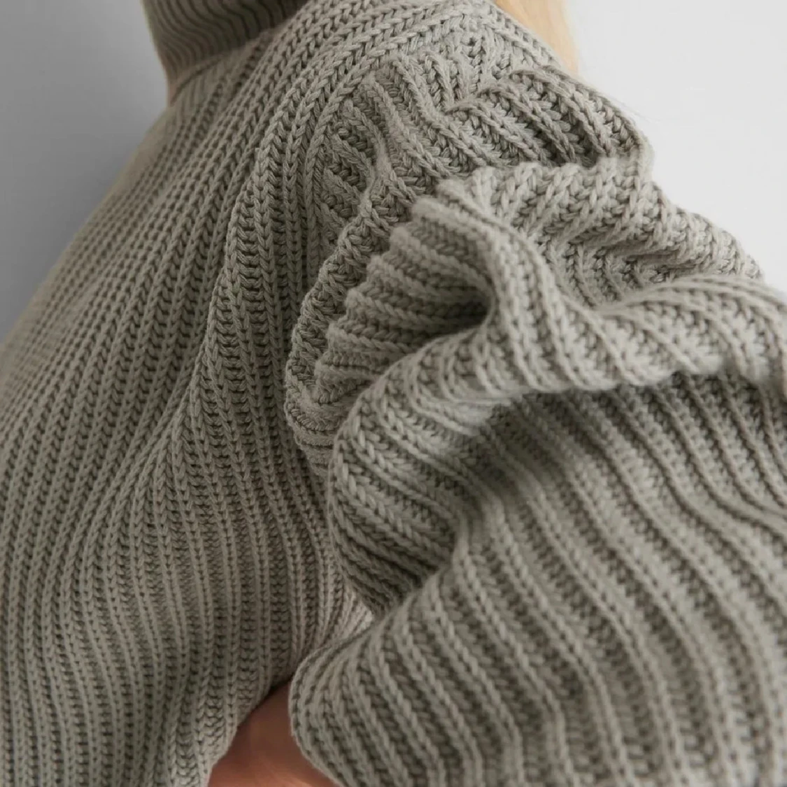 Grå stickad polotröja från NA-KD - 3