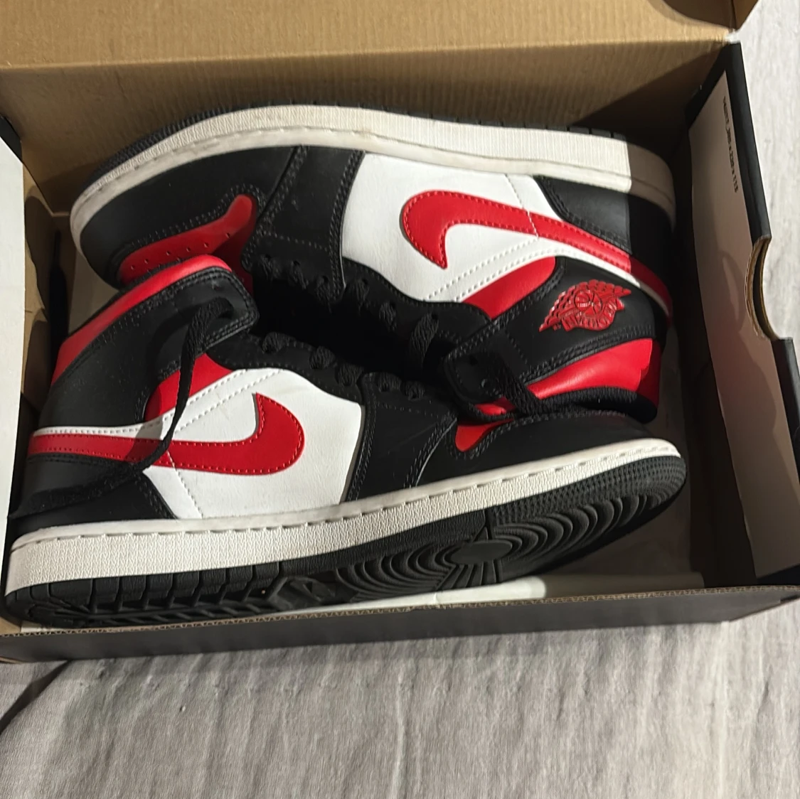 Nike Air Jordan 1 High röd/svart/vit - 1