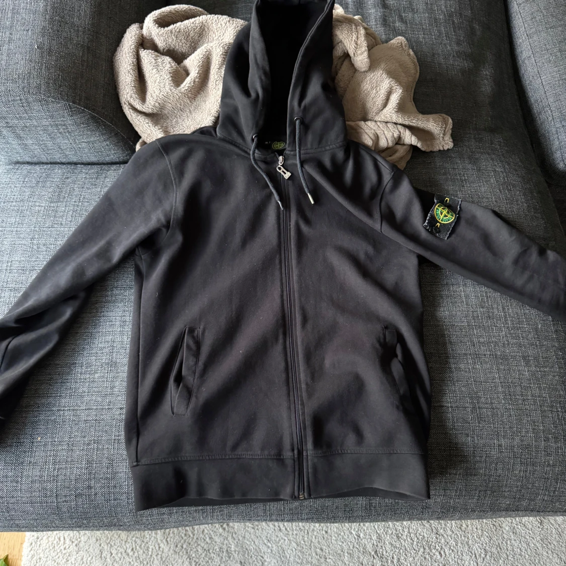 Svart hoodie från Stone Island M