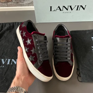 Saint Laurent Sneakers - Mycket bra skick, inga defekter! Nypris ca 7000kr. Storlek 40,5/41.  Inget Og tyvärr. Skriv för mer information🤝