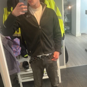 The north face fleece - Säljer nu denna otroligt sköna o varma fleece tröjan från the north face, säljes pga den blivit för liten för mig