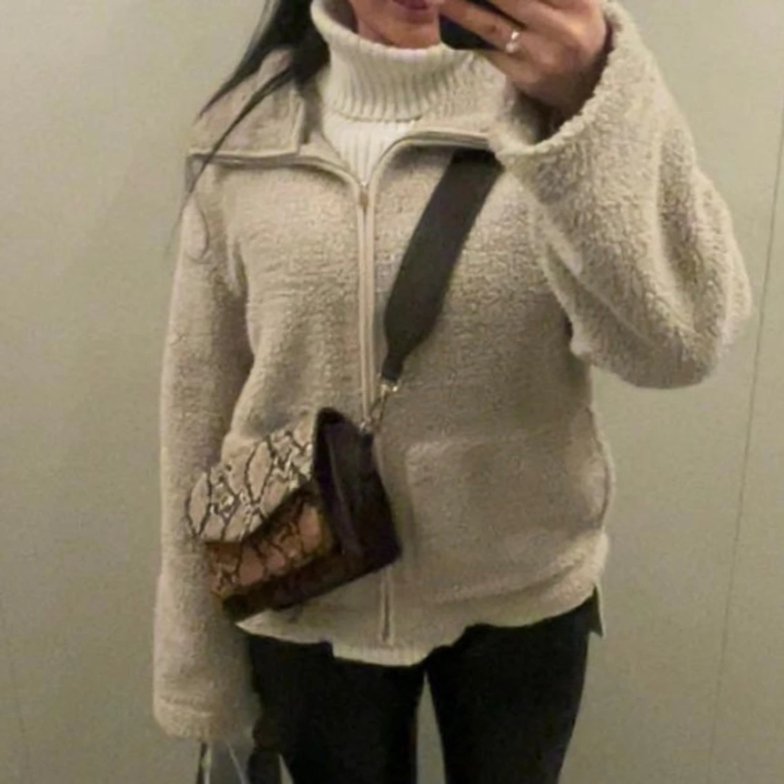 Beige teddyjacka med dragkedja