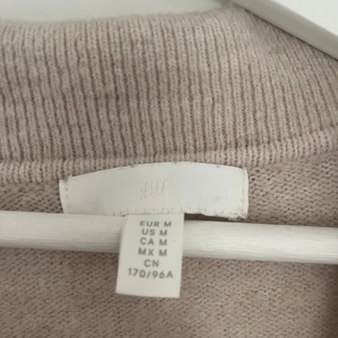 Beige stickad tröja med krage H&M - 2