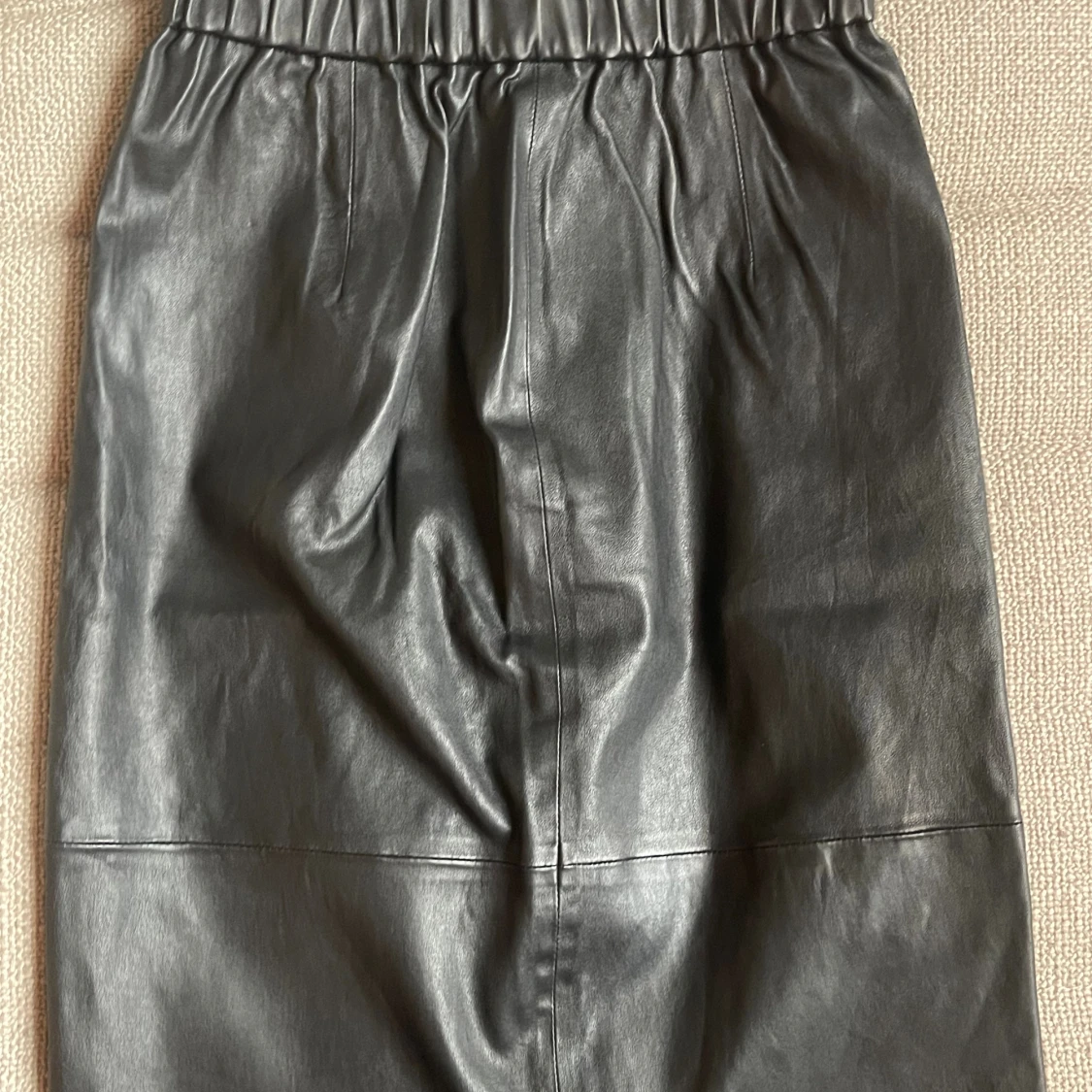 Svart skinnkjol från InWear - 1