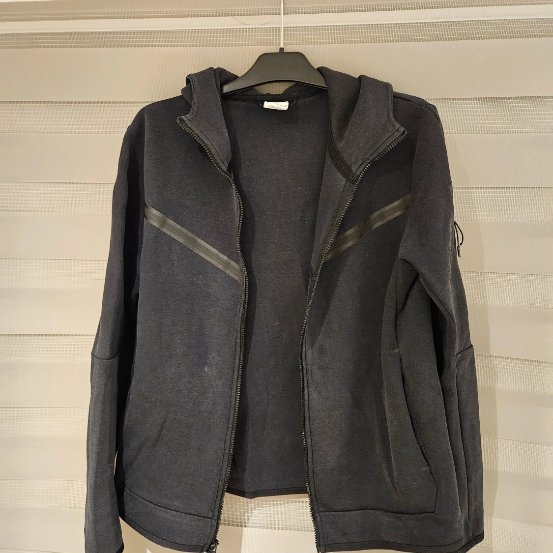 Svart Nike hoodiejacka med dragkedja M