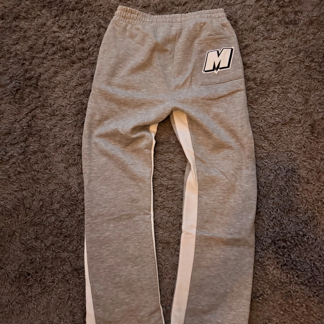 Flared Grå mjukisbyxor  - 1