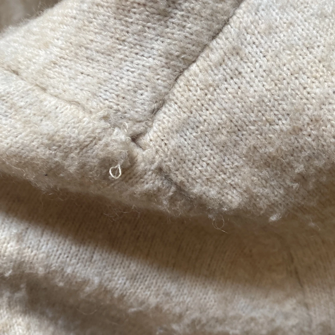 Beige stickad hoodie från H&M - 3
