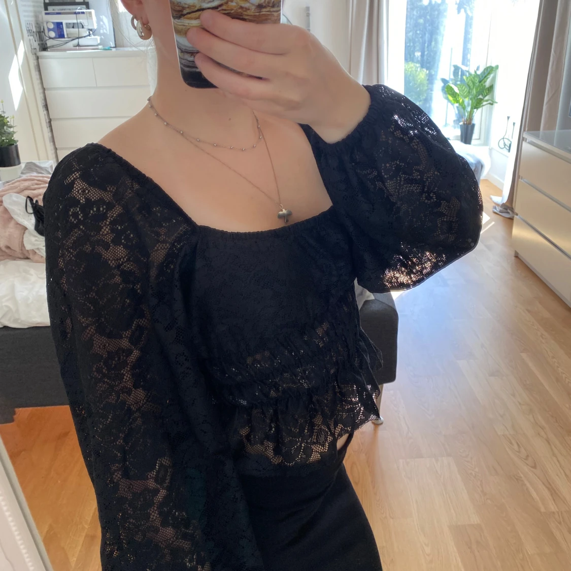 Svart spetsblus från Gina Tricot