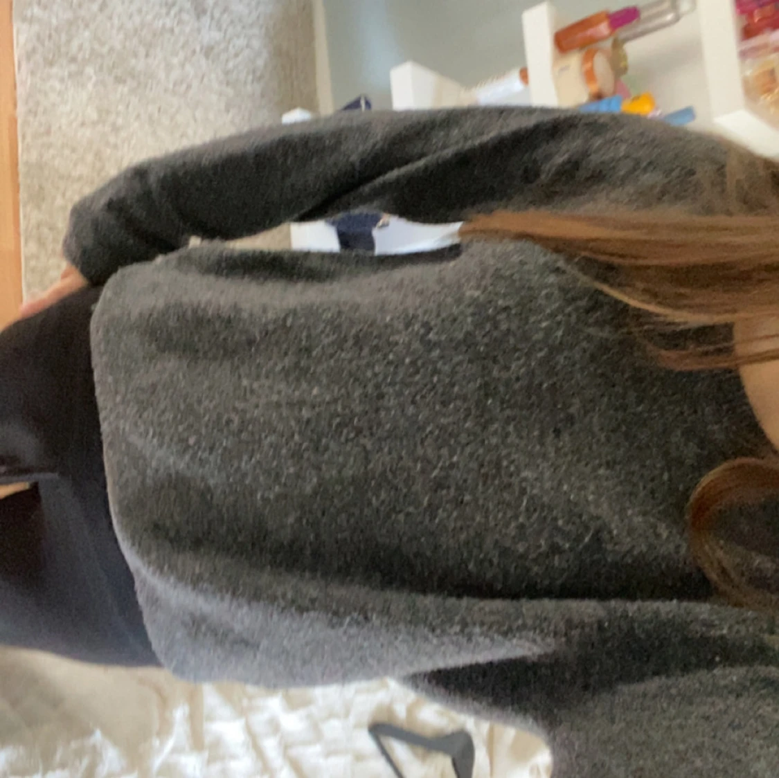 Mörkgrå stickad tröja - 1