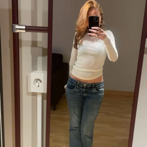LTB jeans - Säljer ett par jätte fina ltb jeans då de är lite för stora för mig. Jensen är i storlek 27W-32L, använda fåtal gånger!🥰