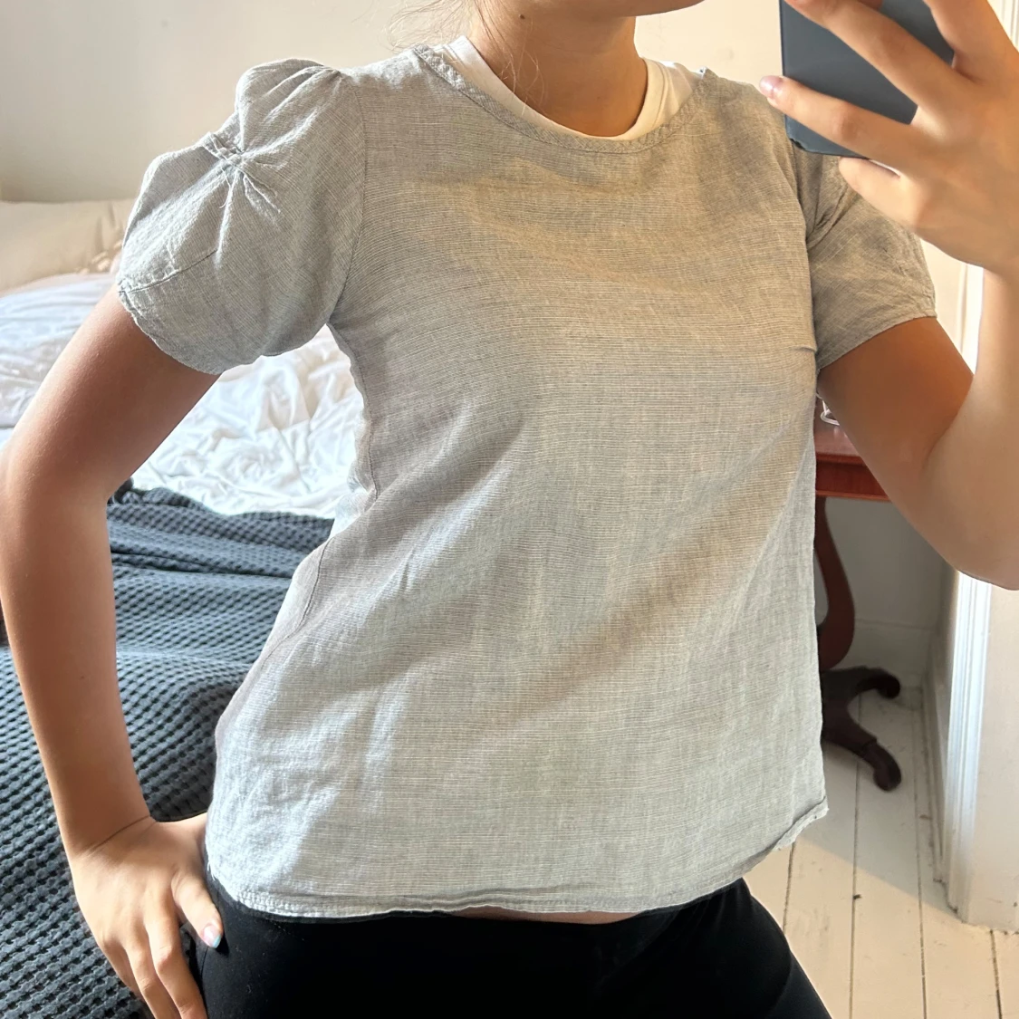 puffärmad grå blus - 1